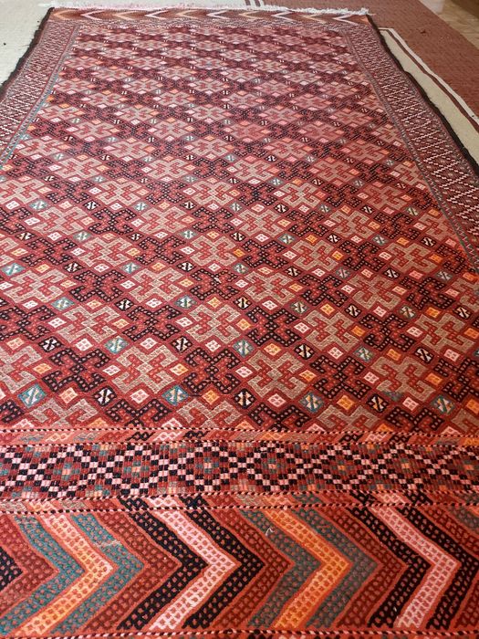 Алаша бұрынғынғының сатылады