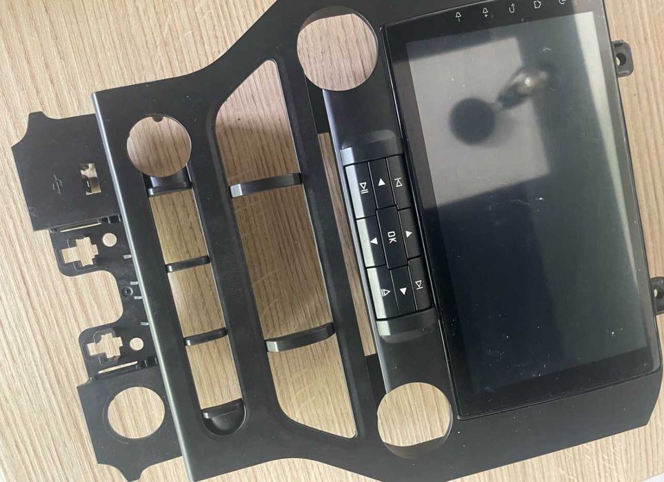 екран радио за кола jeep нов оригинален