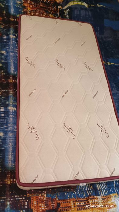 Детско легло кошара на колела от масивно дърво с матрак magniflex