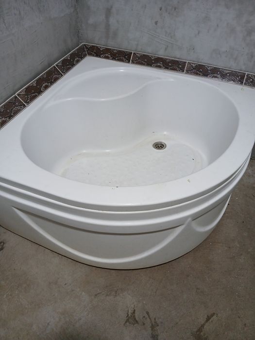 Срочно ванна сотилади