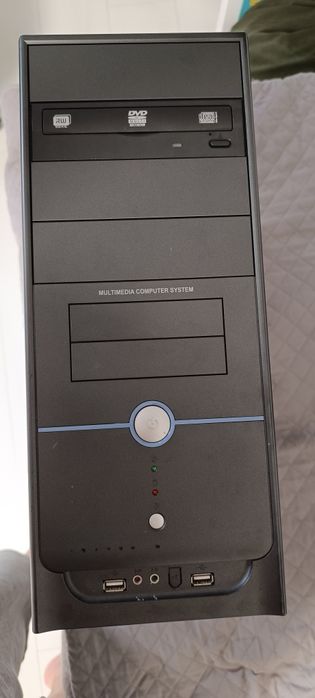 Кутия за компютър с части