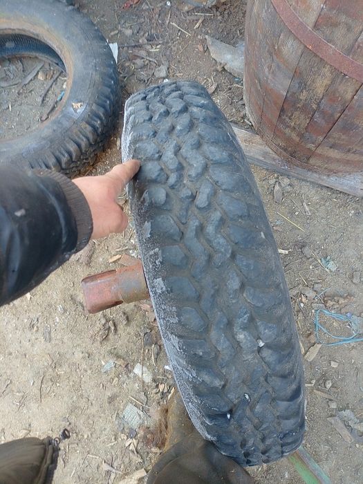 Vând doua cauciucuri