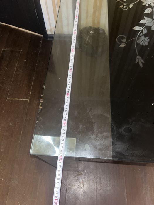 Продам стеклянный стол