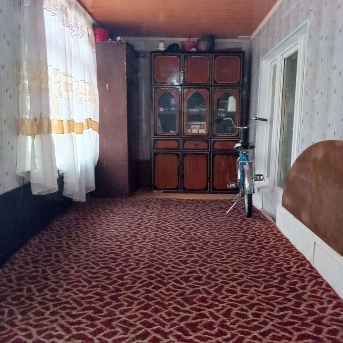 Chirchiq shahar 8 -mikrarayonda 4 xonaliy kvartira srochna sotiladi!