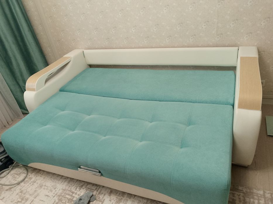 Уляновский зеленный диван