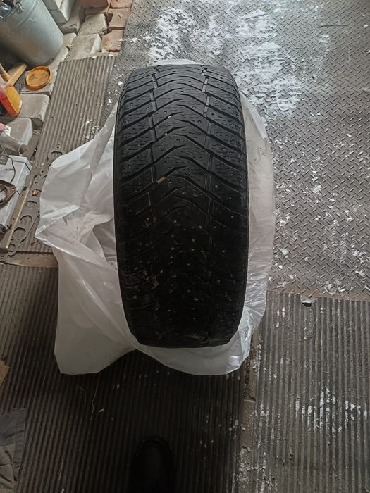 Продам шины 235/45/18