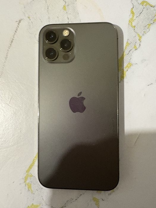 Айфон 12 про продаю