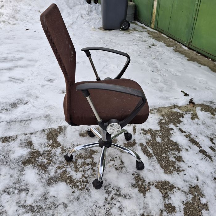 Scaun de birou cu manetă