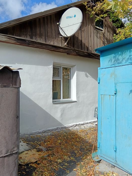 Продам дом барачного типа с гаражем