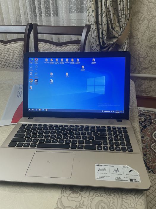 Ноутбук асус.