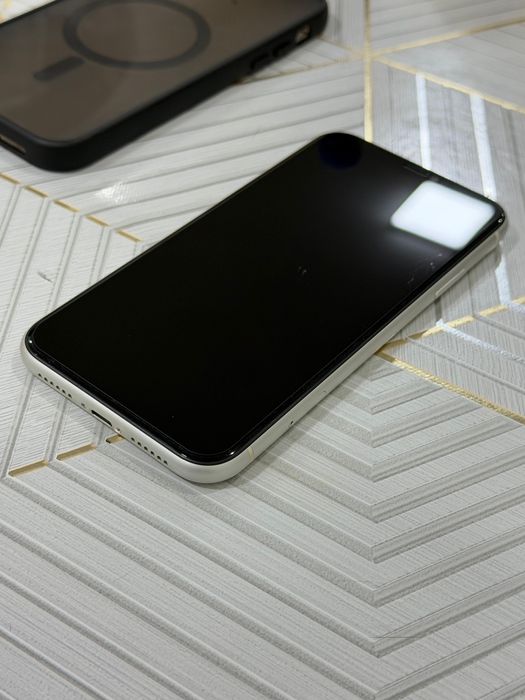 Айфон 11 64 гб  сатылады