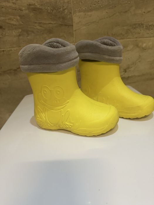Гумени ботуши жабки 22/23 номер с чорапче - жълти