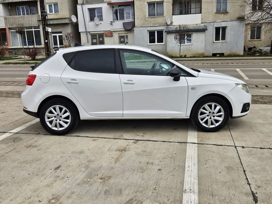 Seat Ibiza 2011 1.4benzina  Full Option