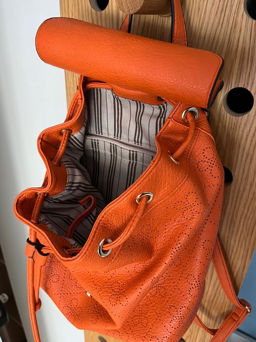 Дамска раница - удобна и практична