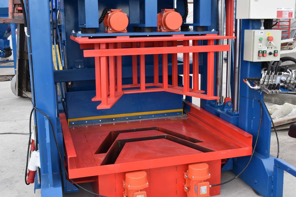 Masina/ Presa/ Vibropresa boltari, pavele, borduri