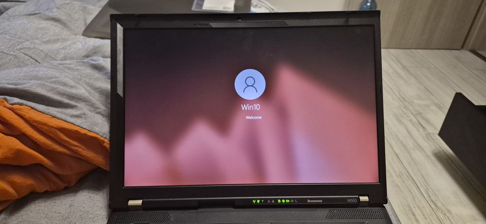 Se da leptop folosit