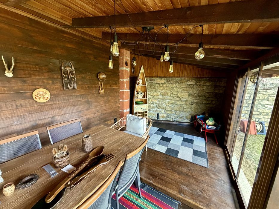 Реновирана къща - гр. Каспичан, кв. Калугерица