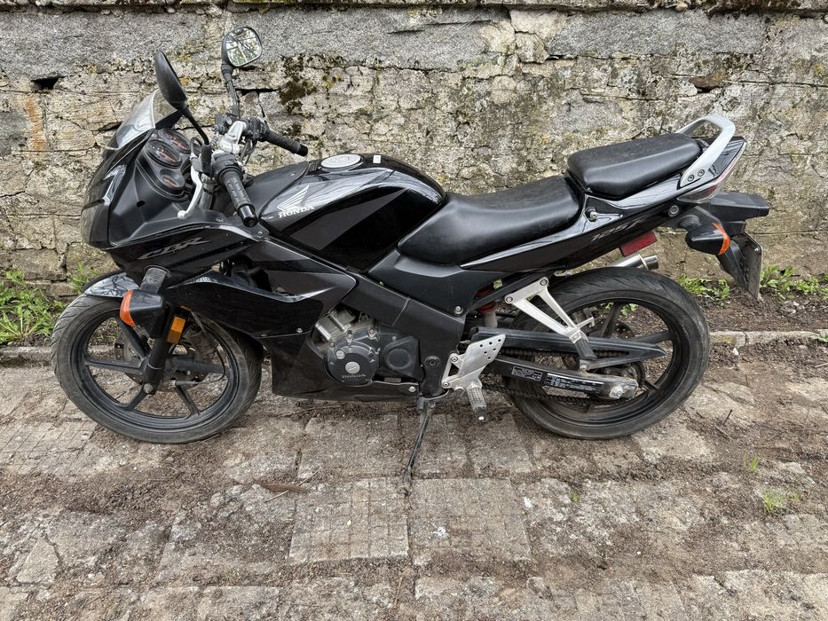 Продава се  HONDA  CBR 125R