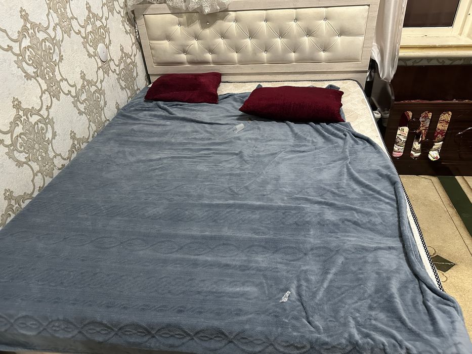 Srochniy spalniy va stenka sotiladi