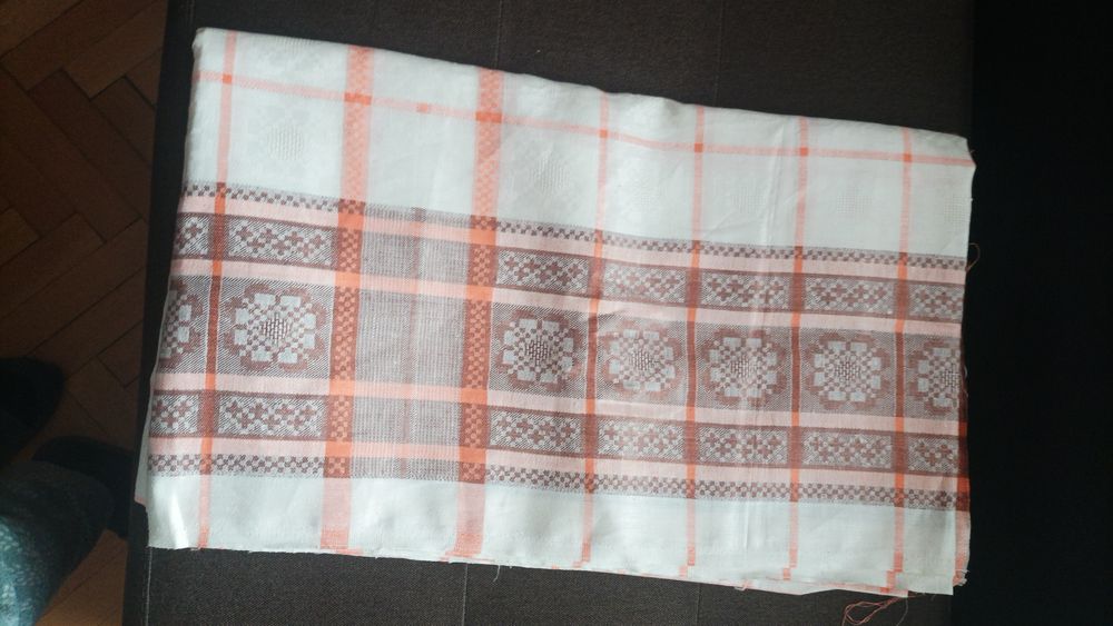 Продавам платове за покривка за маса