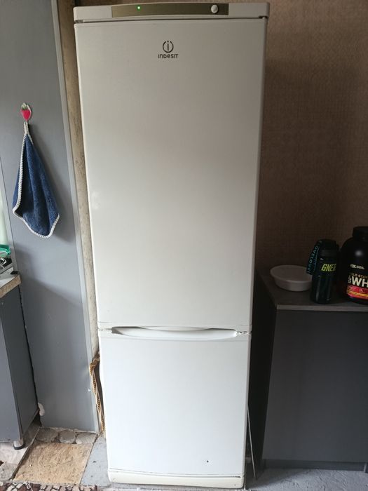 Холодильник indesit