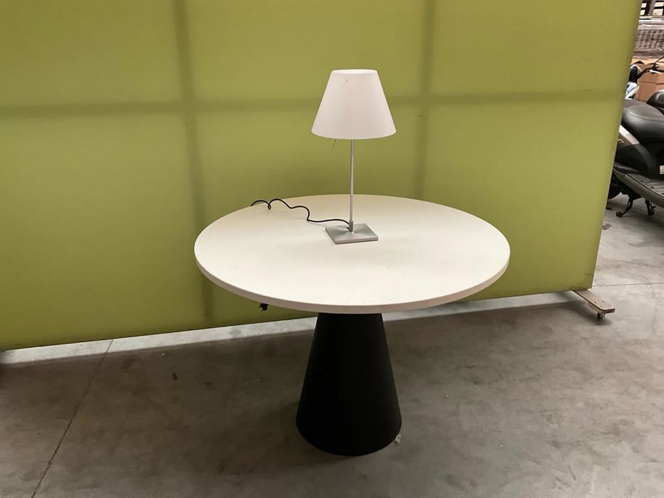 Masa Pedrali Ikon + Lampa  Luceplan Constanzina