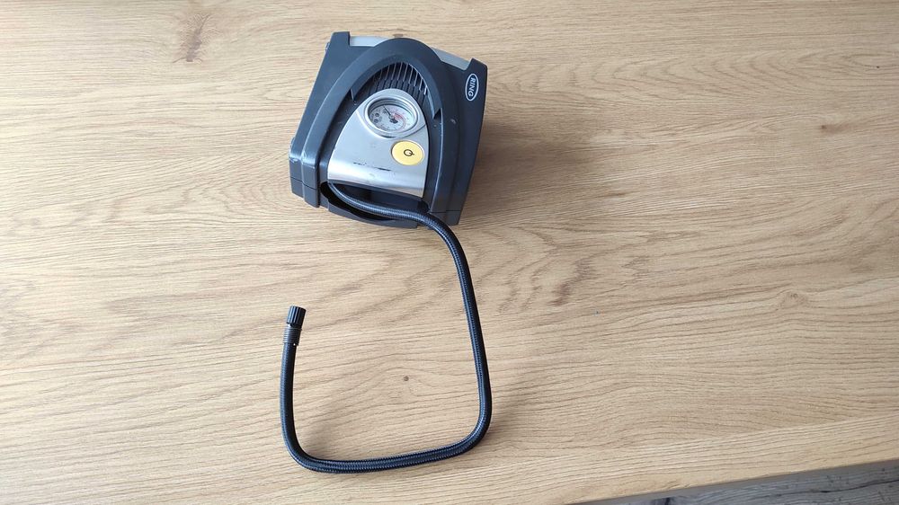 Компресор за напомпване на автомобилни гуми