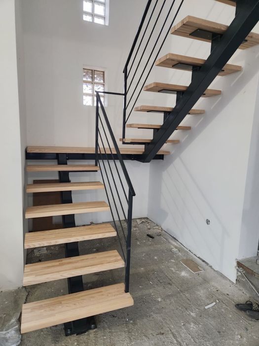 scari interioare cu trepte din lemn
