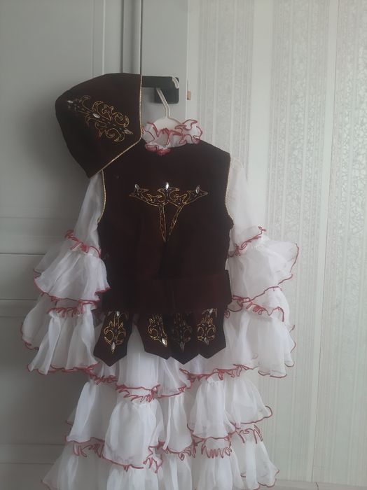 Продам казахский костюм на девочку