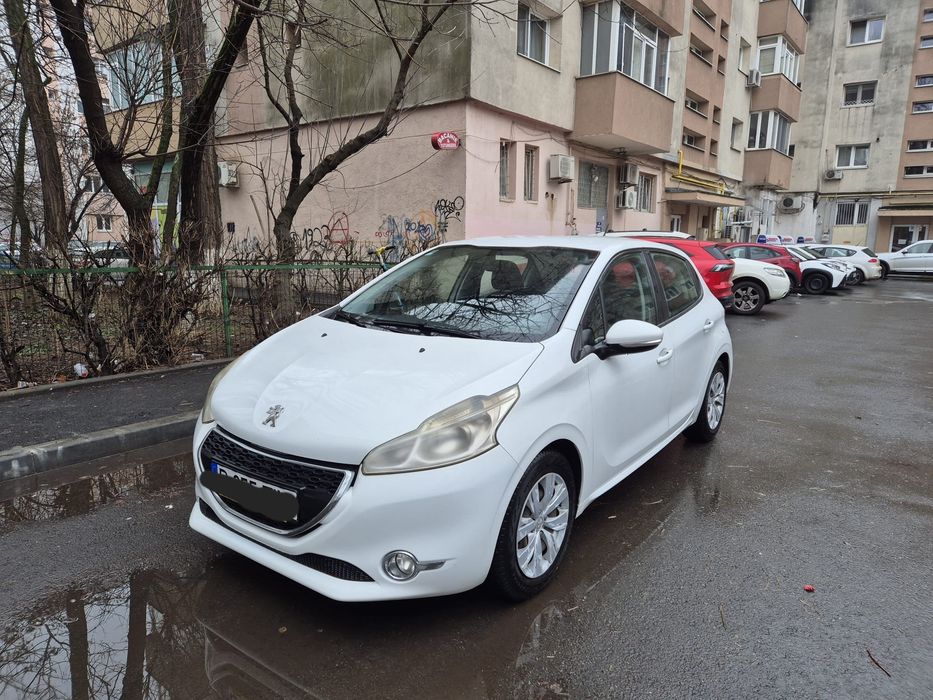 PEUGEOT 208 2013