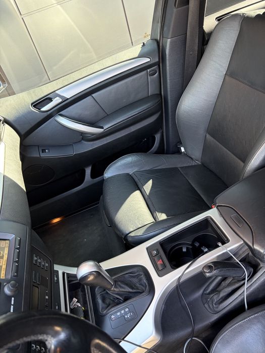 Bmw x5 pentru mai multe detali sunti la nr 0742334014