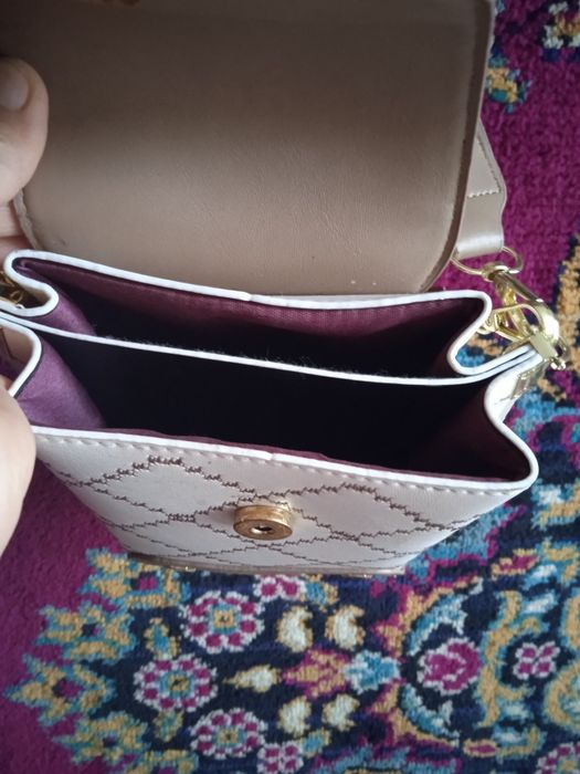 Продам женскую сумочку