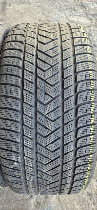 4 anvelope iarna Pirelli 295/40/21.Pretul este pe bucata.