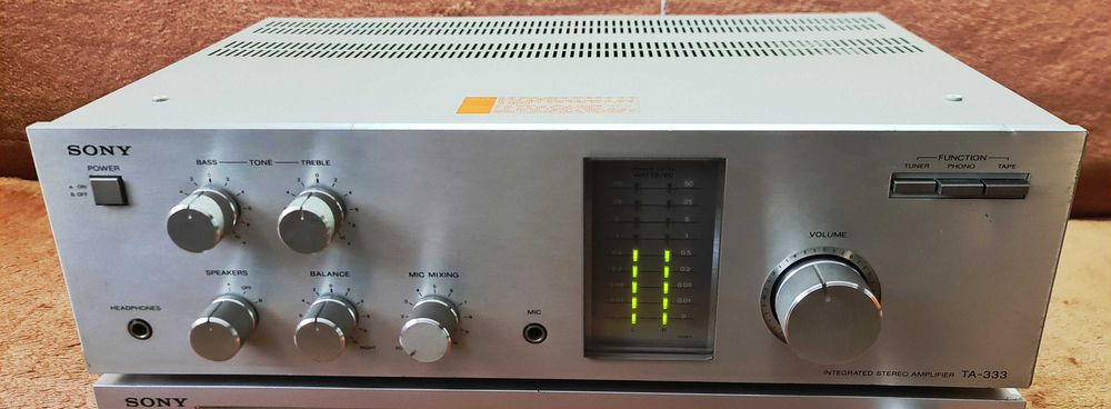 Sony TA-333 statie cu Wumetru pe leduri si Sony ST-242L tuner cu 3 lungimi de unda