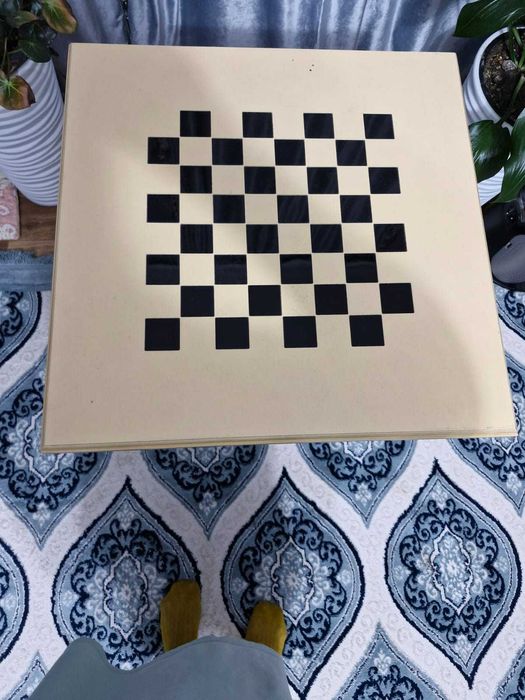 Шахматные столы разные