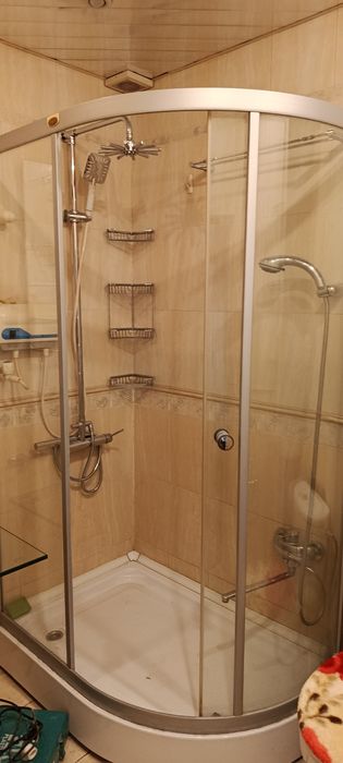 Dush kabina sotiladi