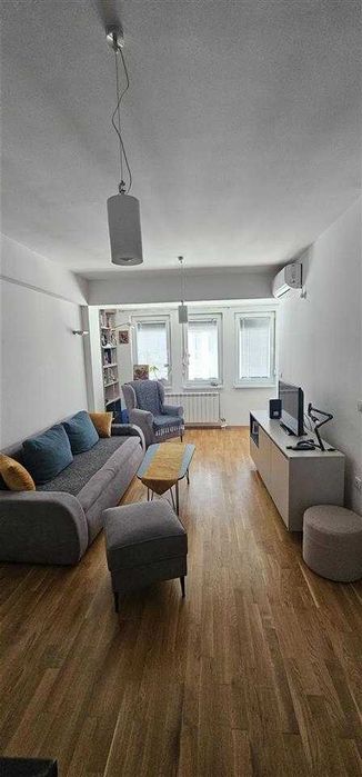 Дава се под наем Двустаен апартамент в Бургас, Изгрев - 68 кв.м за 229.5 € - Снимка #1