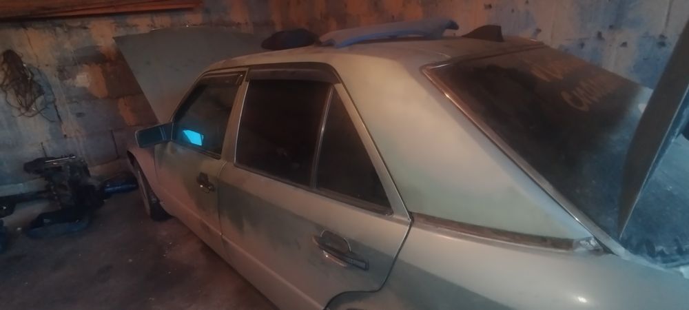 Машина на разбор мерседес 124 2.3