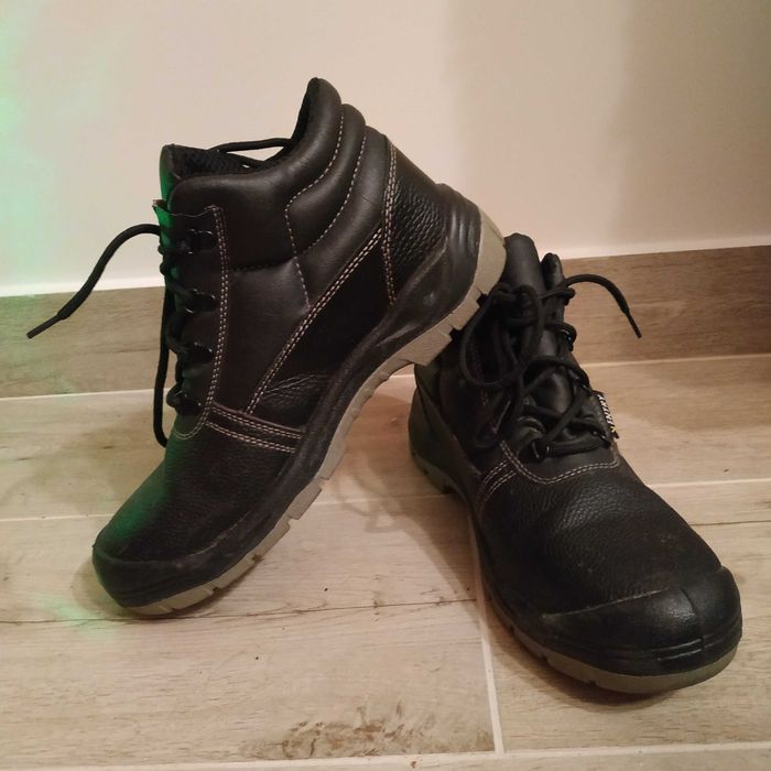 Bocanci de protectie cu bombeu metalic, Nr 43