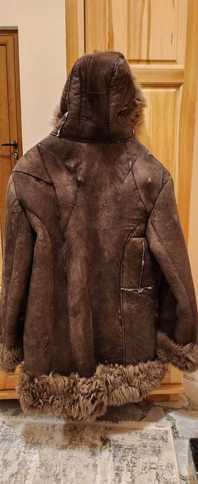 Кожух от естествена агнешка кожа.