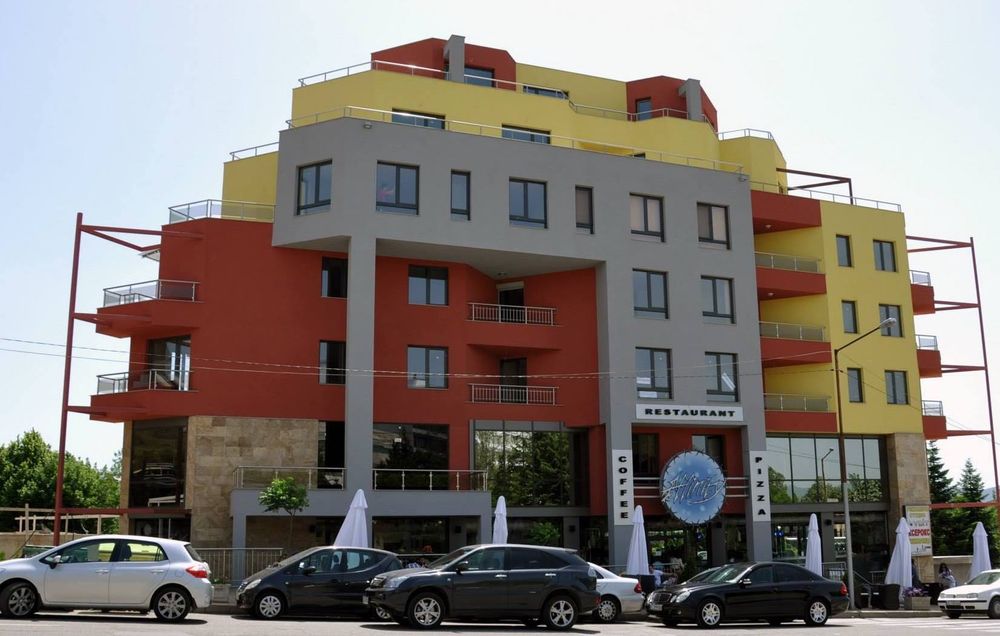 Дава се под наем Магазин в Благоевград, Запад - 190 кв.м за 1173 € - Снимка #1