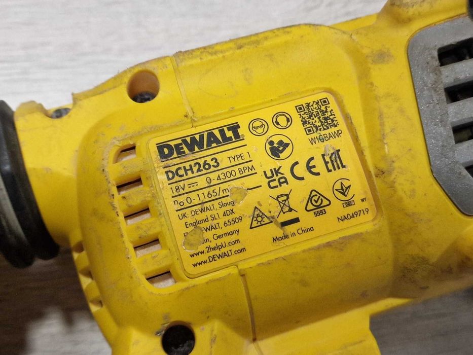 Акумулаторен перфоратор DeWalt XR DCH263P1, 18V, 3J, черно-жълт
