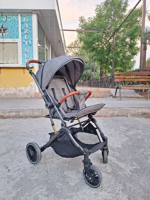 Детская коляска  подойдёт для мальчика и для девочки