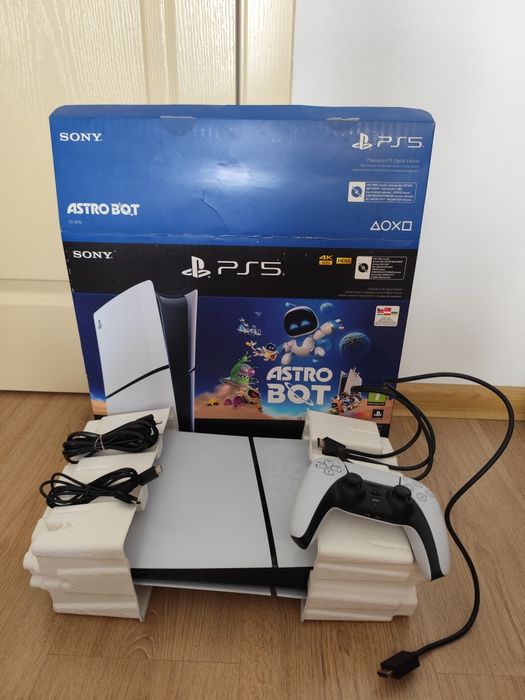 PlayStation 5 Slim Digital Практически Нова с Гаранция + 2 Игри