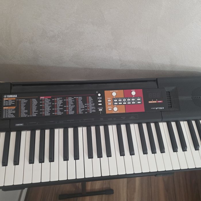 orgă electronică portabilă Yamaha PSR-F51 cu 61 de clape