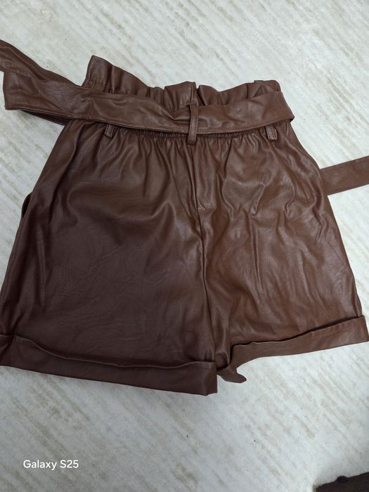 Lot pantaloni scurți