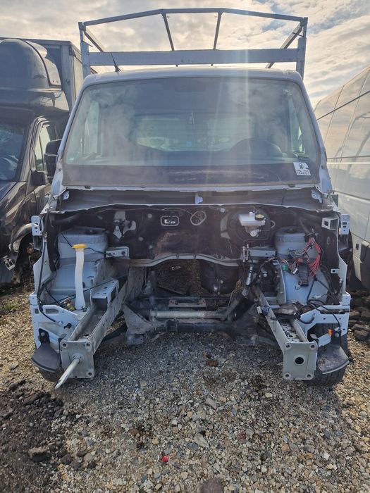 dezmembrez renault master ,sasiu ,lonjeron, etc