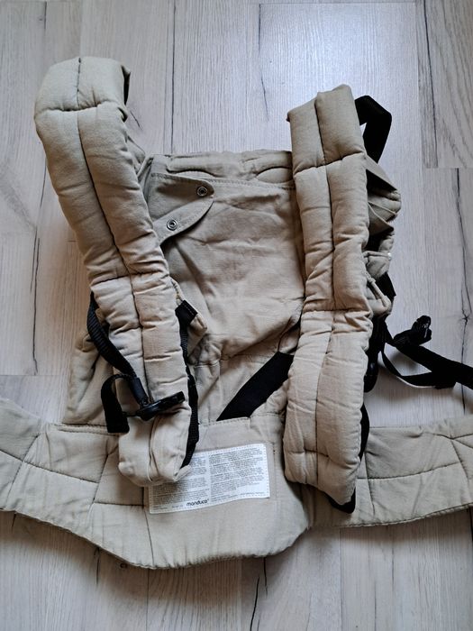 Sistem de purtare Manduca