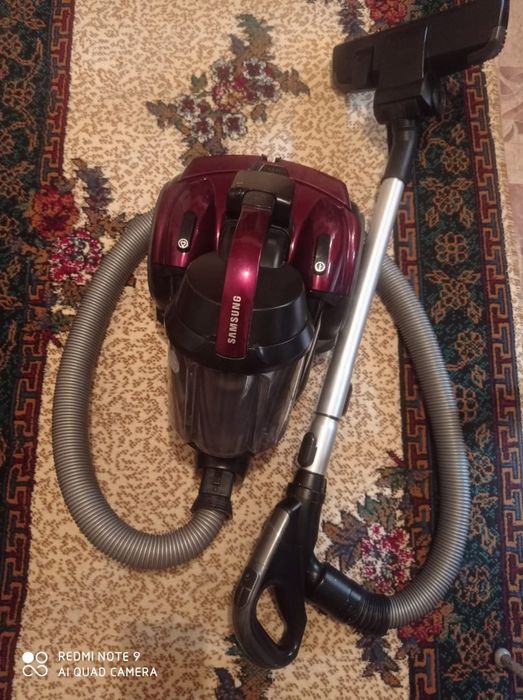 Пылесос Самсунг в  рабочем состоянии.