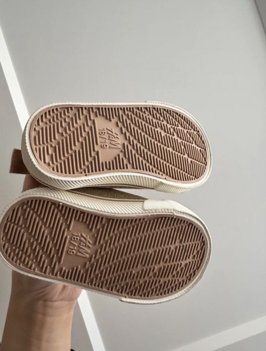 Pantofi H&M marimea 18/19
